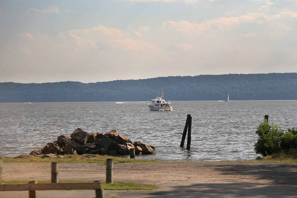 The Hudson River from the train, pleasure boats are out on the river