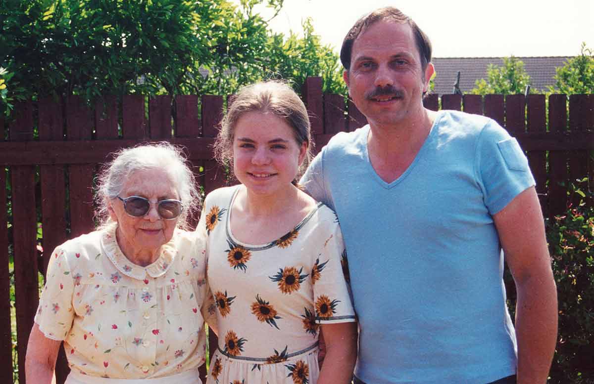 3 generations of Jonassons: Ester, Stephanie, Claes