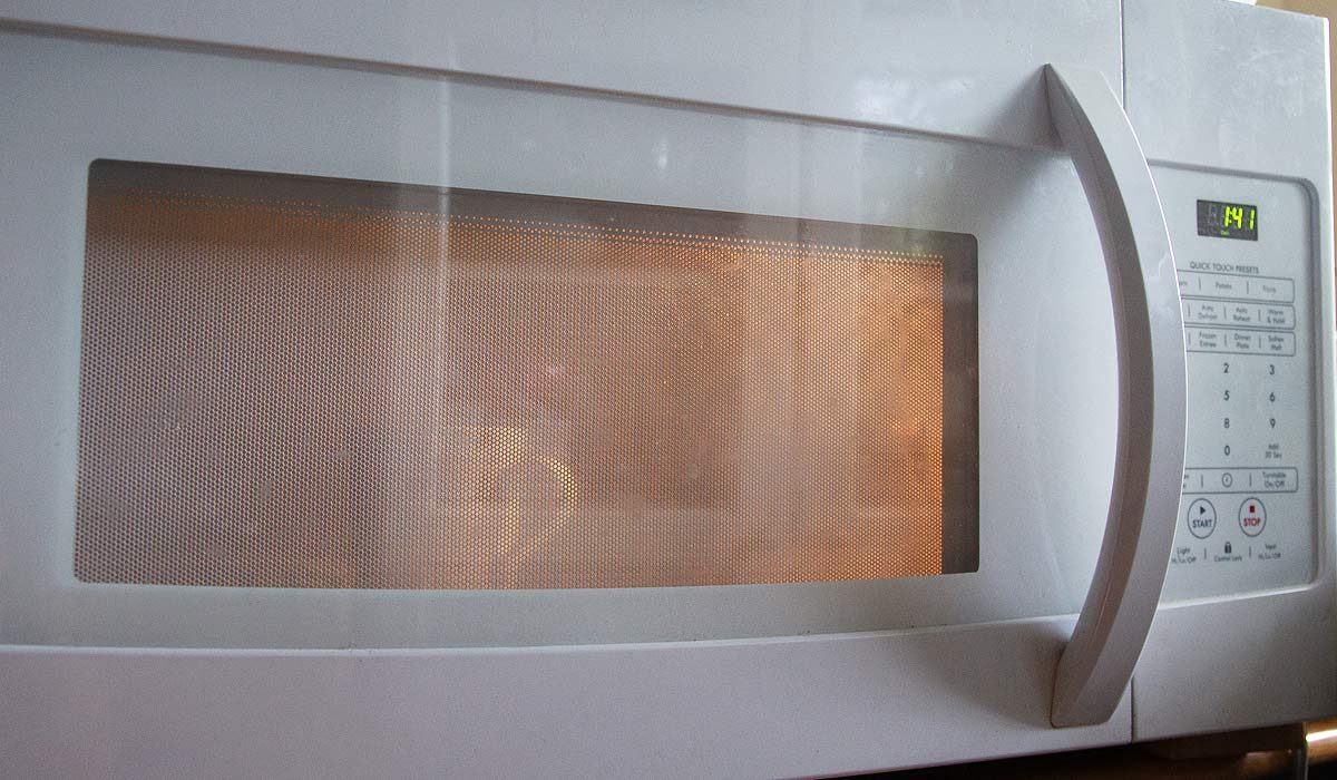 Microwave oven, operating