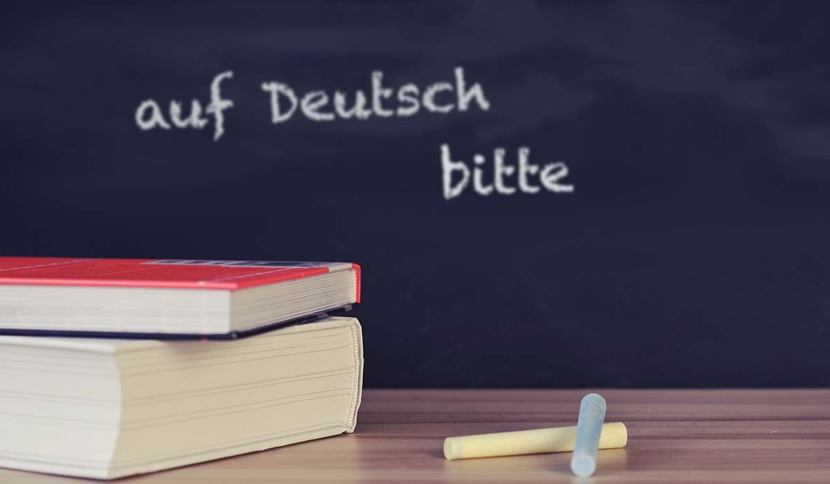 Chalkboard with text "Auf Deutsch, bitte"